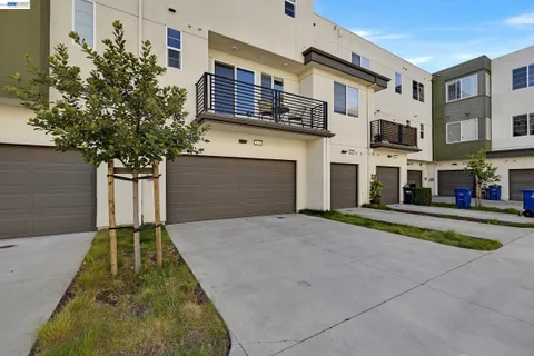 $699,999 | 29259 Hub Court, Hayward, CA 94544