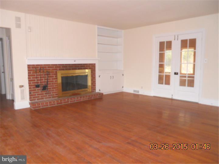 489 Federal City Road Pennington, NJ 08534 - Photo 3 of 11 Living Room
