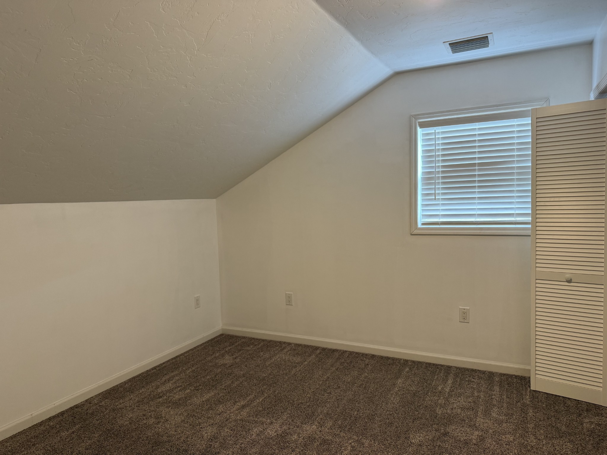 581 Shady Grove Road Bloomington Springs, TN 38545 - Photo 14 of 42 an empty room with a window