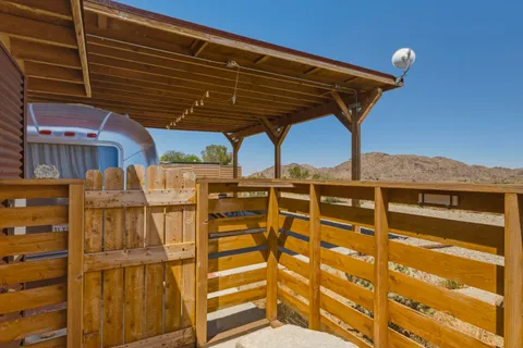 $699,000 | 8669 Vía Rocosa, Joshua Tree, CA 92252