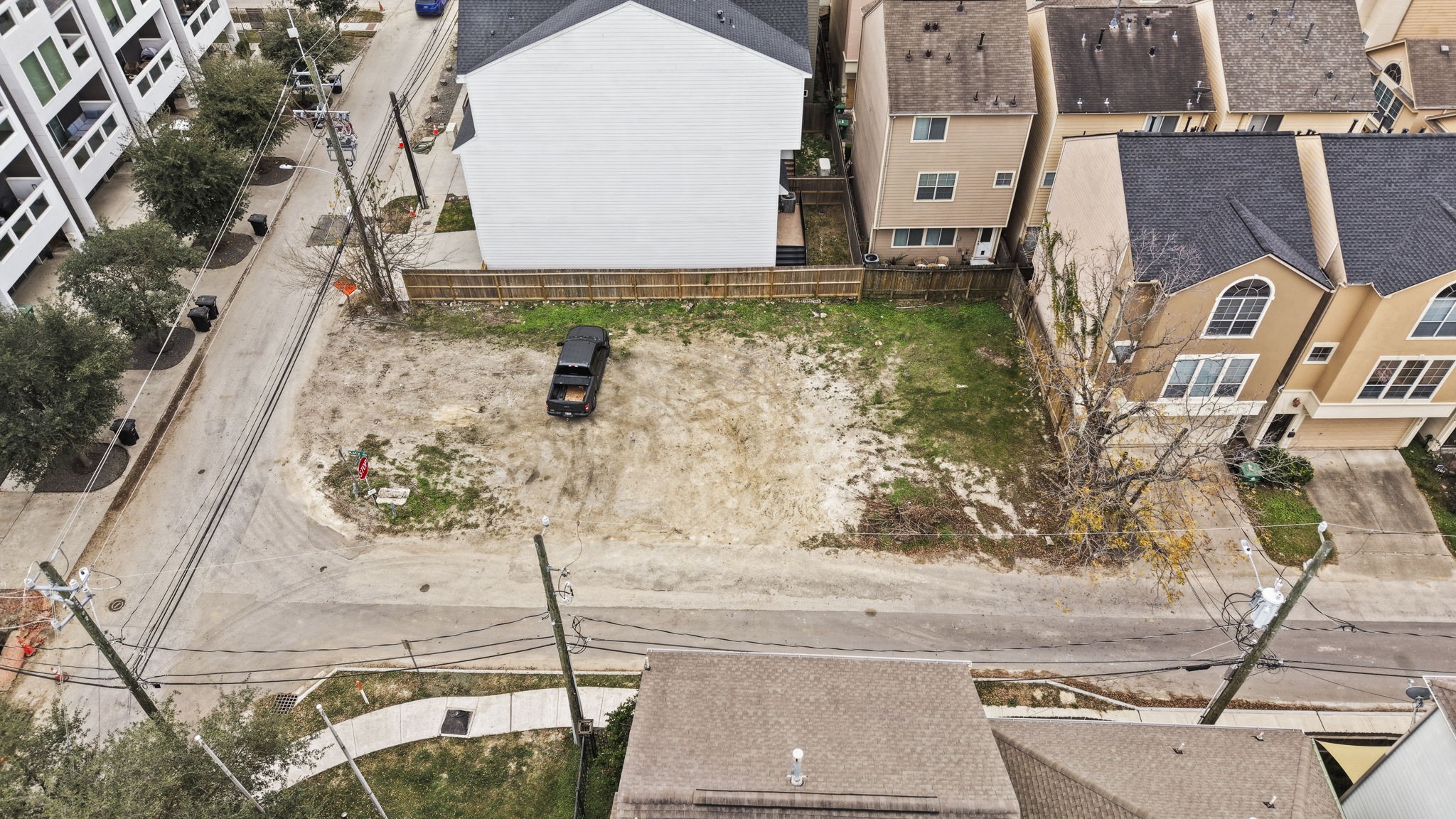 5807 Katy Street Houston, TX 77007 - Photo 35 of 37 These views emphasize the property’s scale relative to the adjacent luxury townhomes.