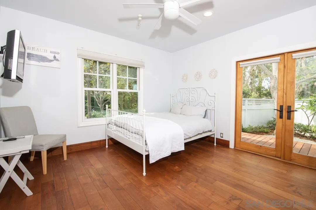 200 Gibson Point Solana Beach, CA 92075 - Photo 22 of 22 a bedroom with a bed and a chair