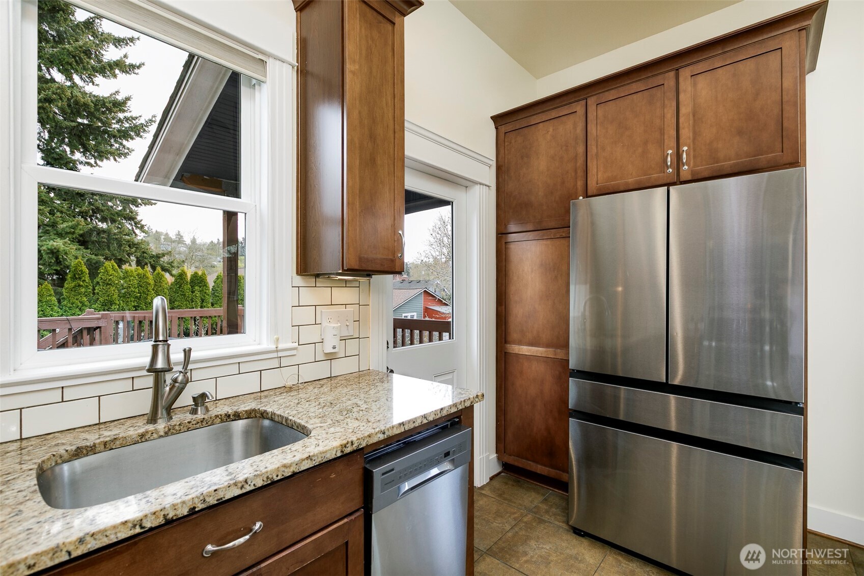 6122 8th Avenue Northwest Seattle, WA 98107 - Photo 7 of 27