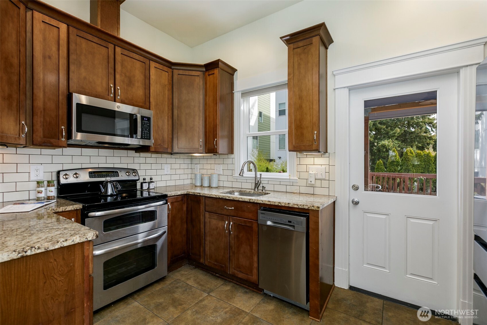 6122 8th Avenue Northwest Seattle, WA 98107 - Photo 8 of 27