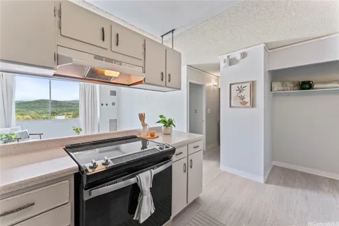 $330,000 | 3045 Ala Napuaa Place, Unit 717, Honolulu, HI 96818