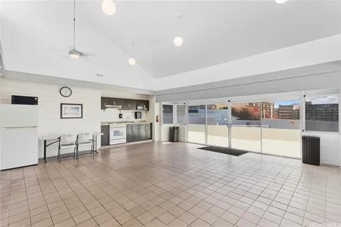 a view of livingroom with furniture