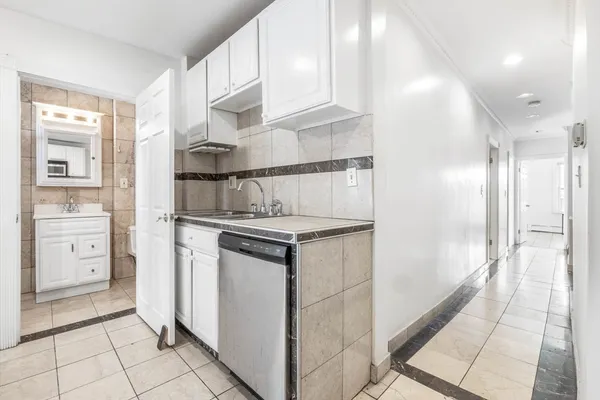 $4,300 | 571 Somerville Avenue, Unit A, Somerville, MA 02143