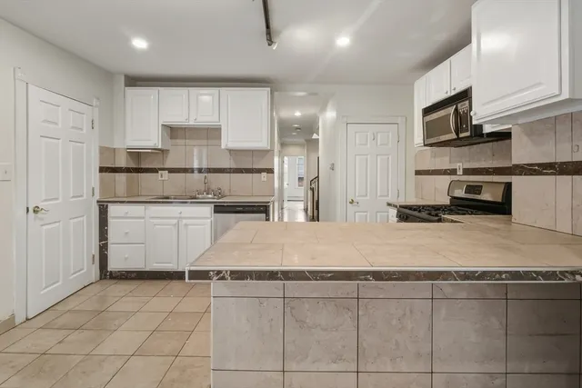 $4,300 | 571 Somerville Avenue, Unit A, Somerville, MA 02143