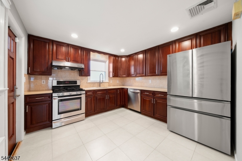 26 West Lawn Road Livingston, NJ 07039 - Photo 12 of 27 Gallery Image 12