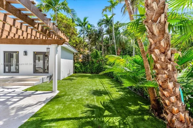 $3,295,000 | 1426 Robbia Avenue, Coral Gables, FL 33146