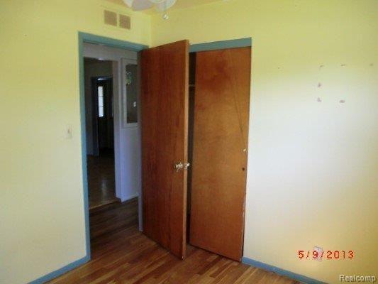 47515 Roland Street Utica, MI 48317 - Photo 8 of 11 CIMG7359.JPG