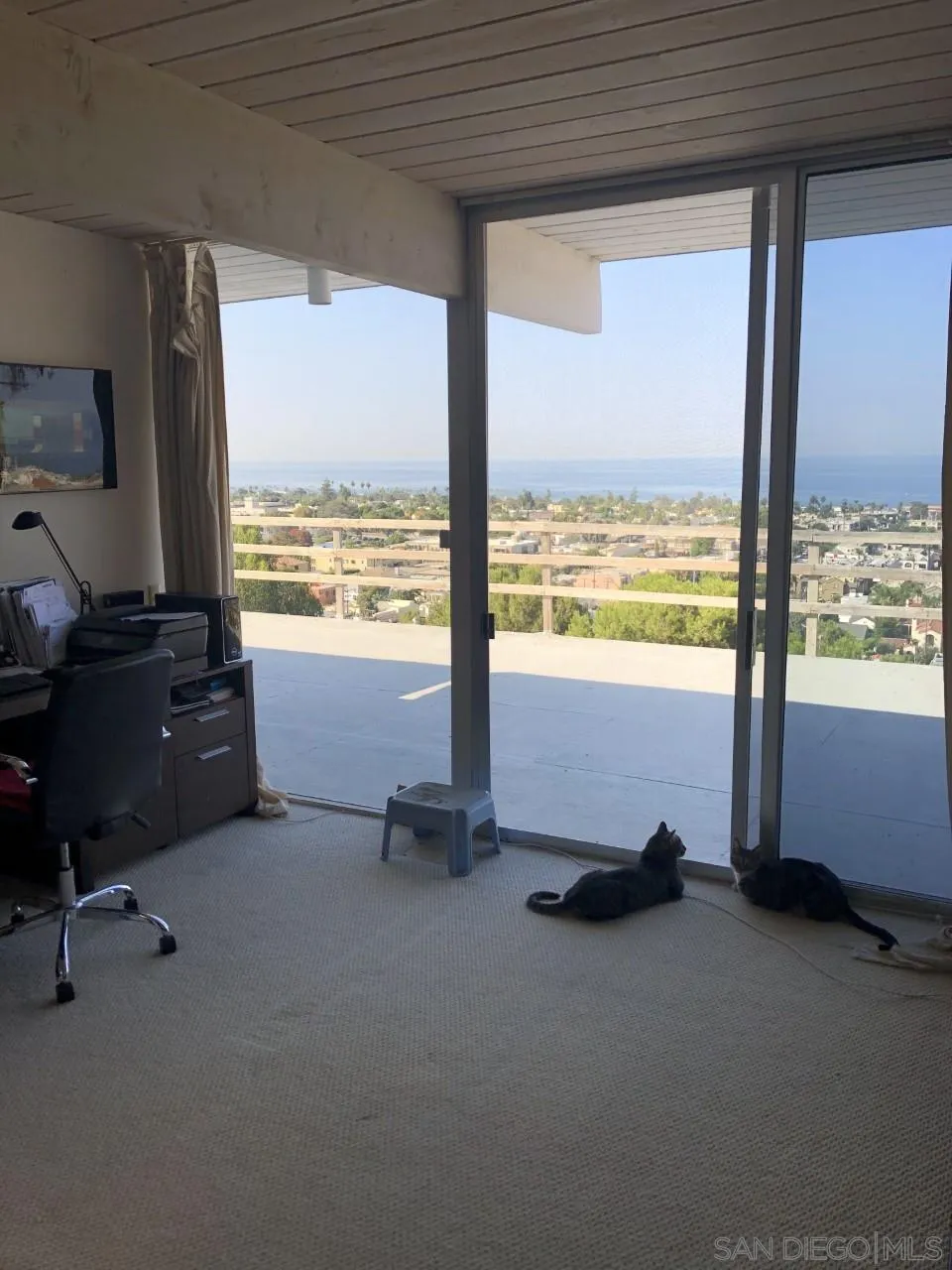 7520 Mar La La Jolla, CA 92037 - Photo 3 of 19 a room with gym equipment and large windows
