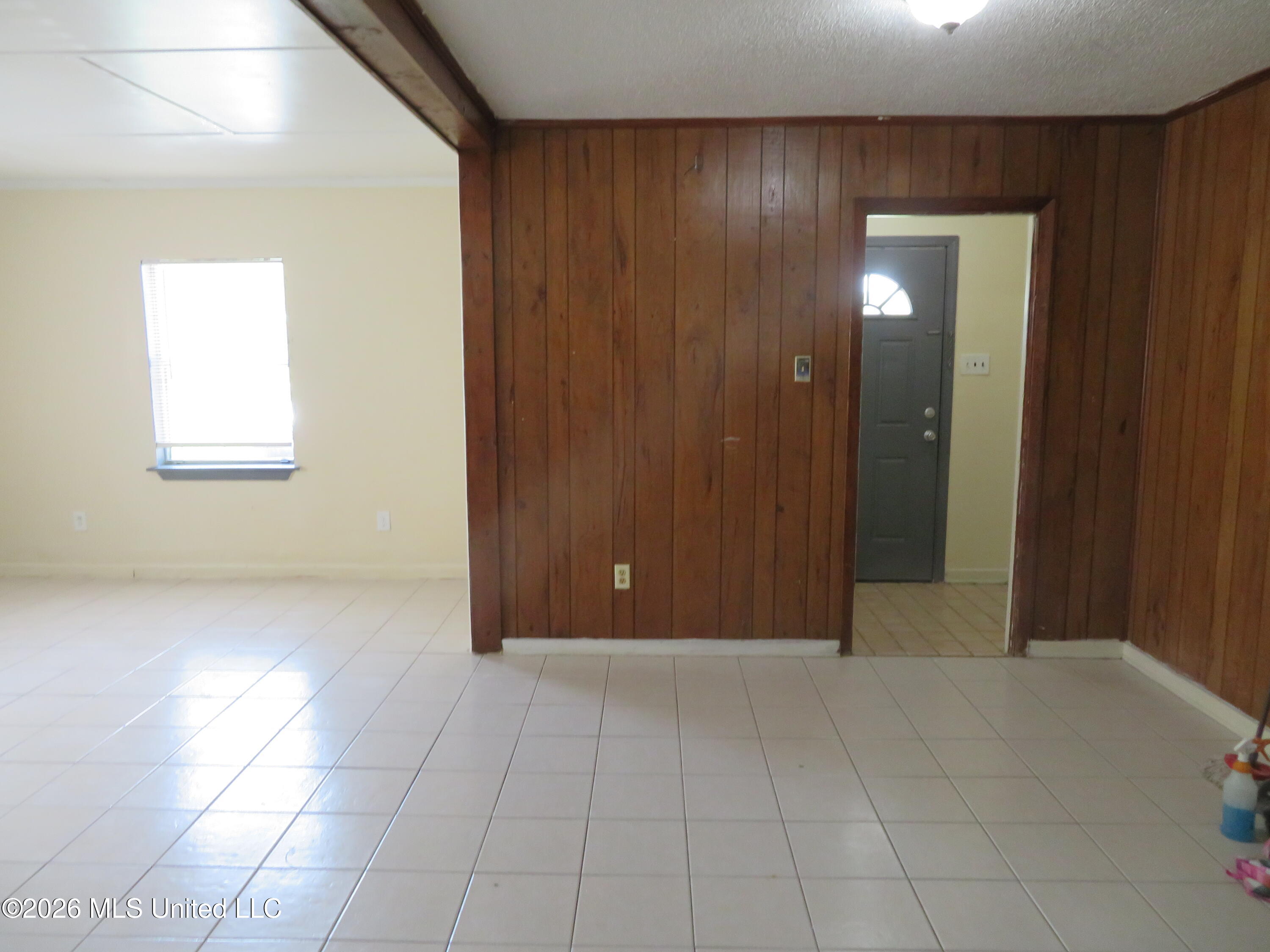 356 Springdale Circle D'Iberville, MS 39540 - Photo 2 of 22 IMG_0953
