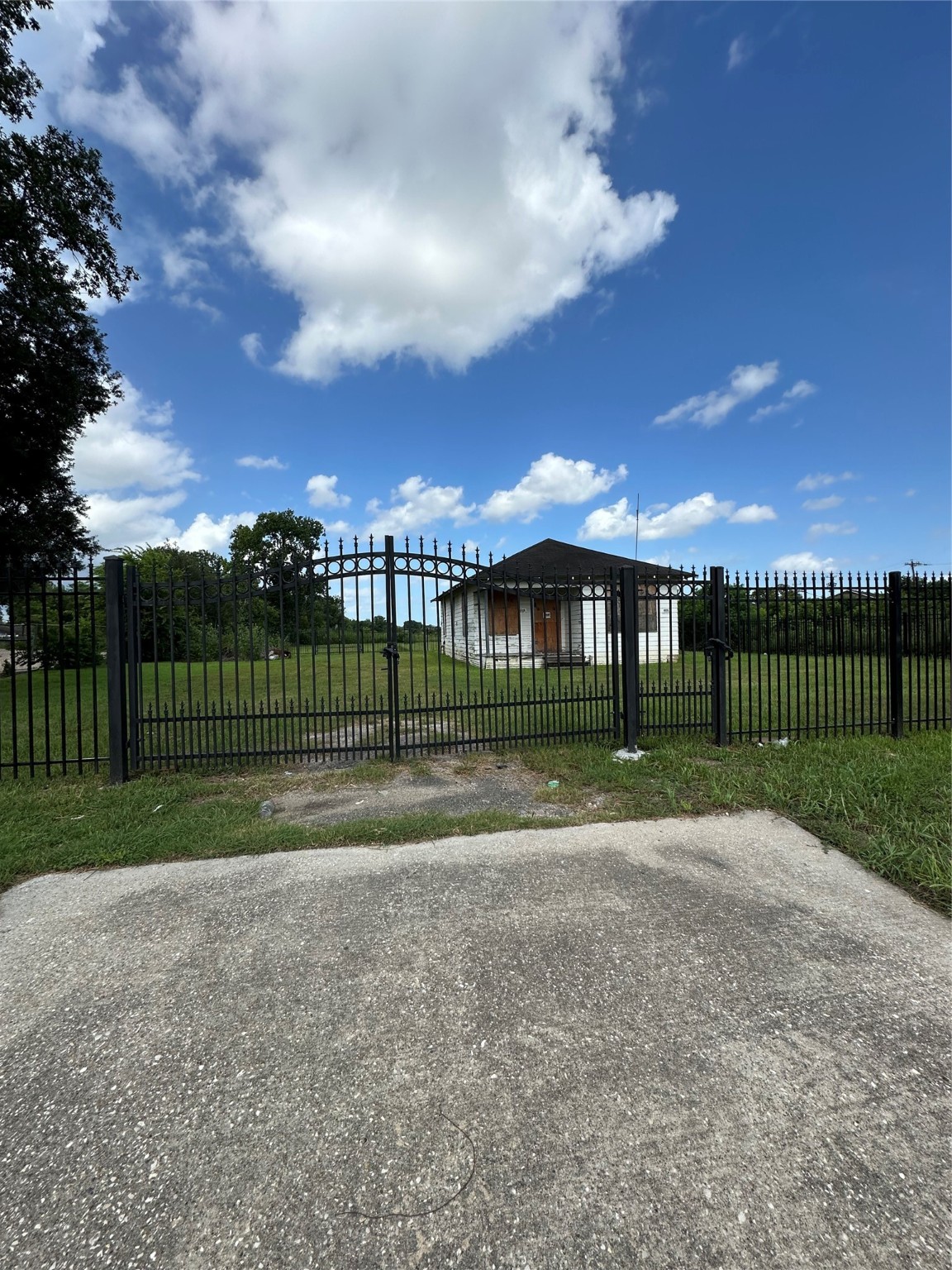 10809 Telephone Road Houston, TX 77075 - Photo 1 of 11 a view of a park