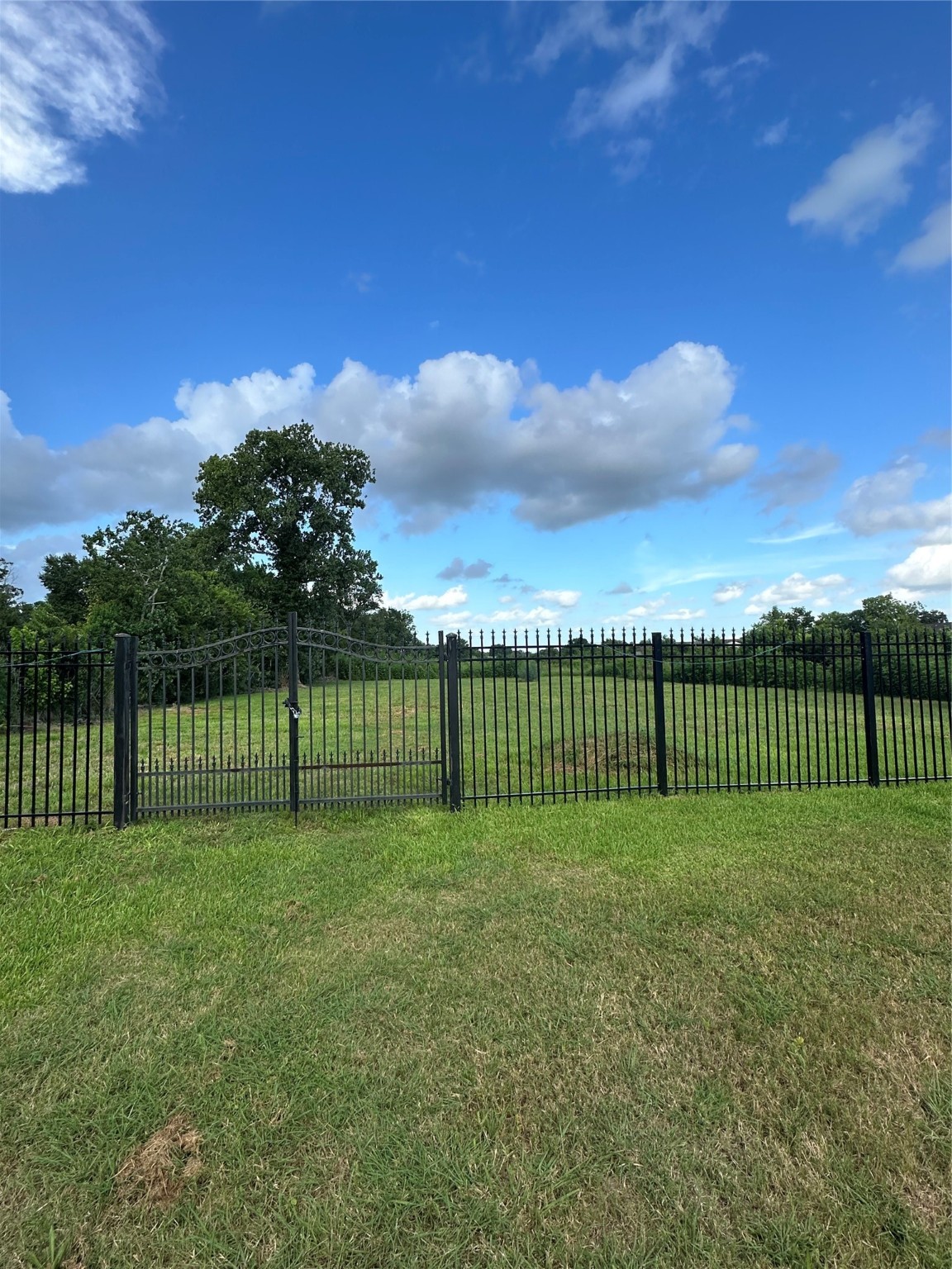 10809 Telephone Road Houston, TX 77075 - Photo 2 of 11 a view of a yard and a fence