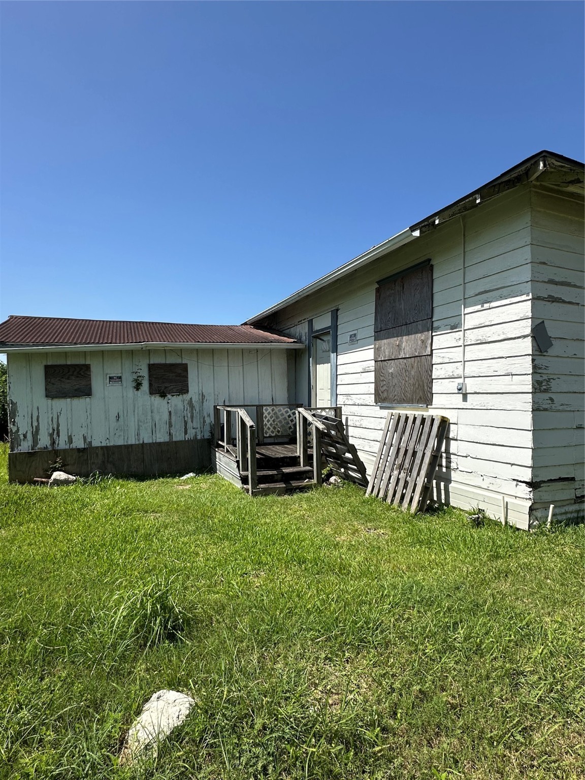 10809 Telephone Road Houston, TX 77075 - Photo 5 of 11 a backyard of a house with table and chairs