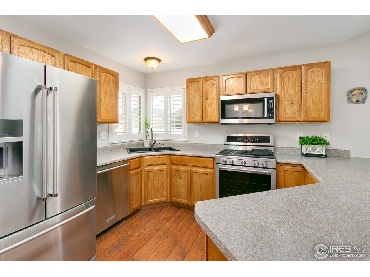 6987 McClellan Road Wellington, CO 80549 - Photo 10 of 25 Cook's kitchen w/ gas, counter space, large sink!