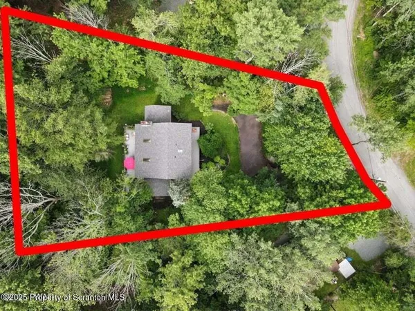 $479,000 | 57 Woodcrest Lane, Lake Ariel, PA 18436