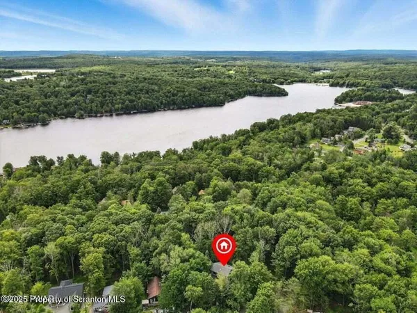 $479,000 | 57 Woodcrest Lane, Lake Ariel, PA 18436