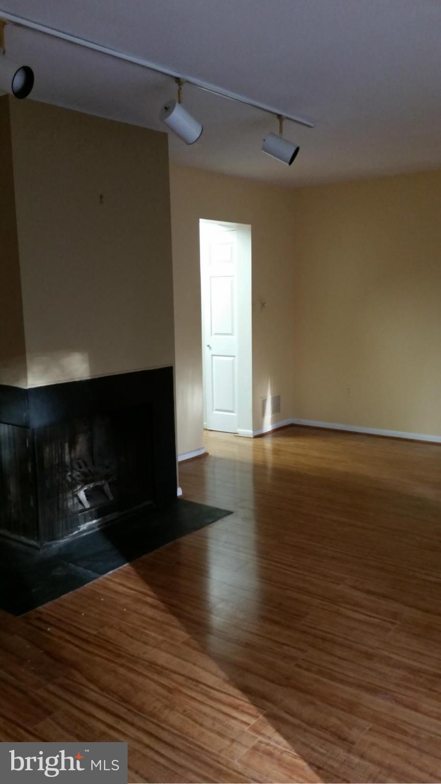 2835 Baneberry Court Baltimore, MD 21209 - Photo 9 of 27 Living Room