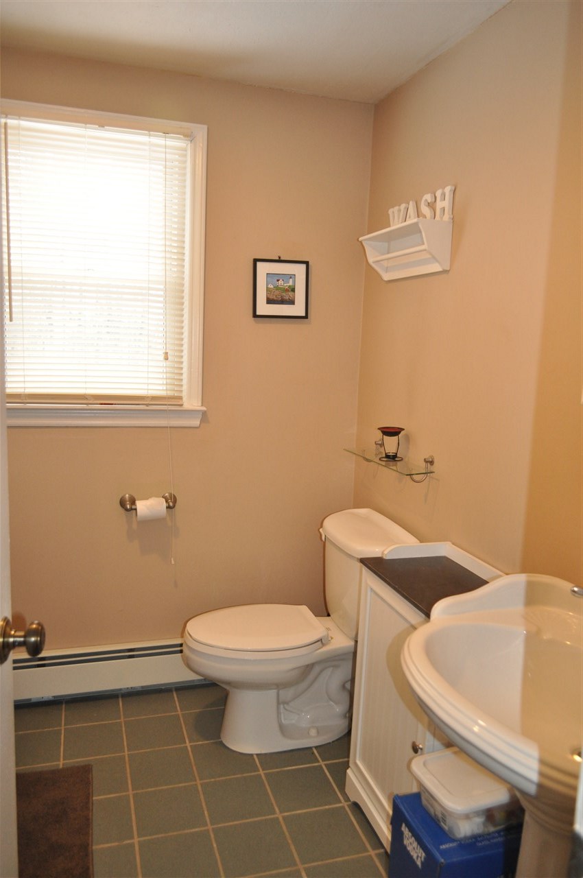 72 Hovey Road Londonderry, NH 03053 - Photo 18 of 30