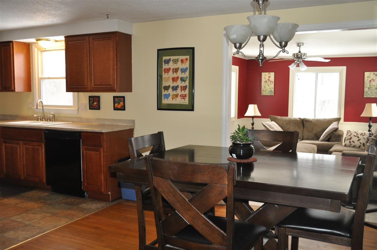 72 Hovey Road Londonderry, NH 03053 - Photo 6 of 30