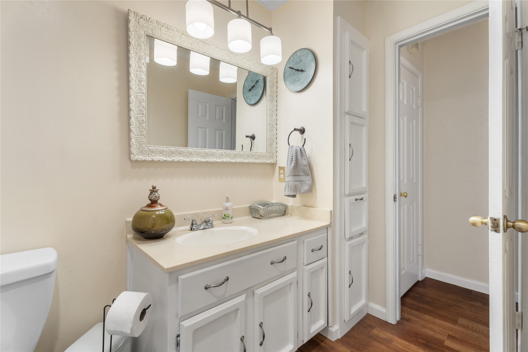 1606 Middleway Road Pflugerville, TX 78660 - Photo 19 of 34 First Floor Bathroom