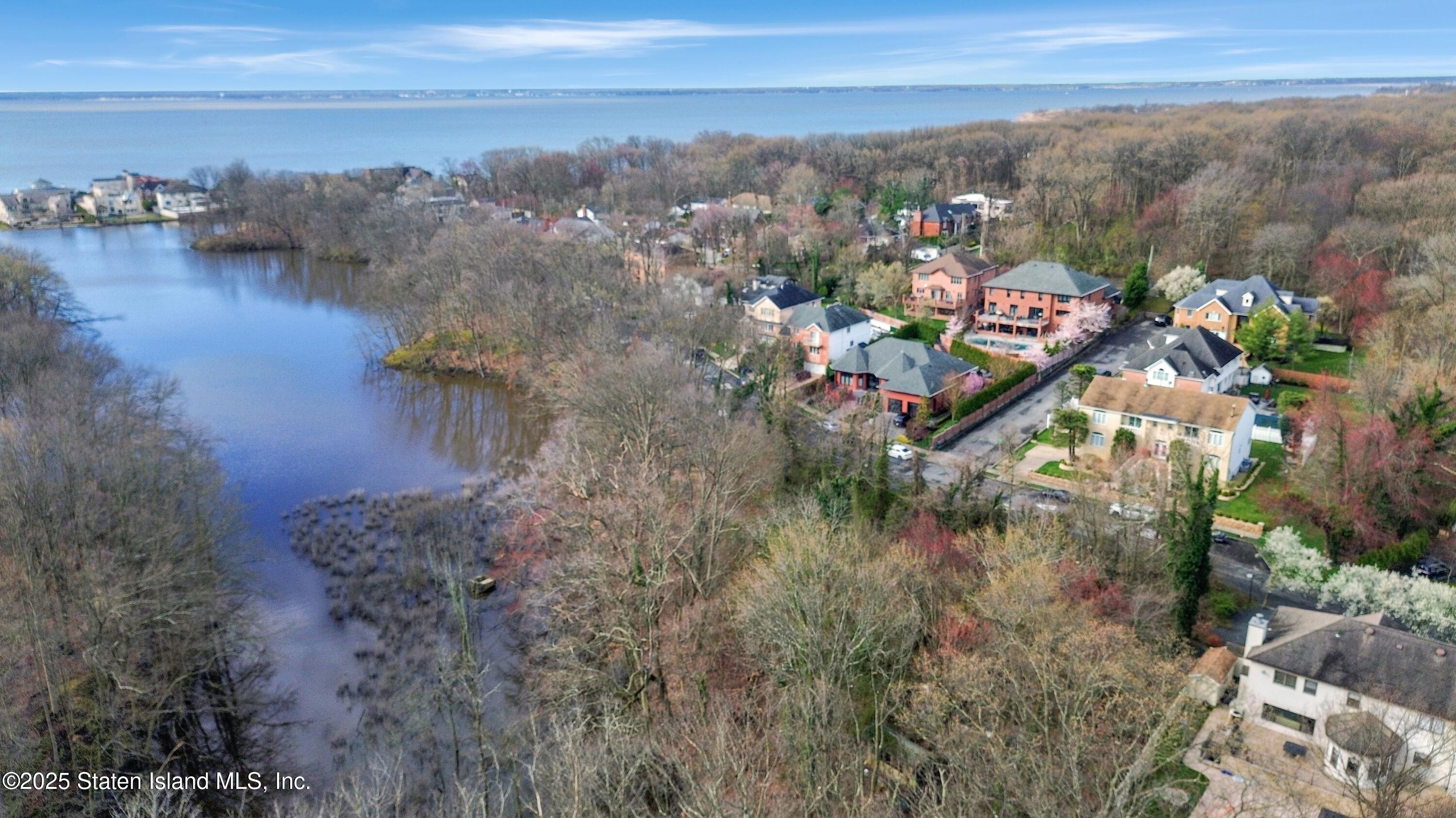 381 Arbutus Avenue Staten Island, NY 10312 - Photo 3 of 5 a view of a city with ocean view