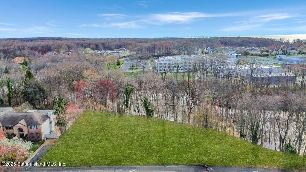 381 Arbutus Avenue Staten Island, NY 10312 - Photo 4 of 5 a view of a lush green field