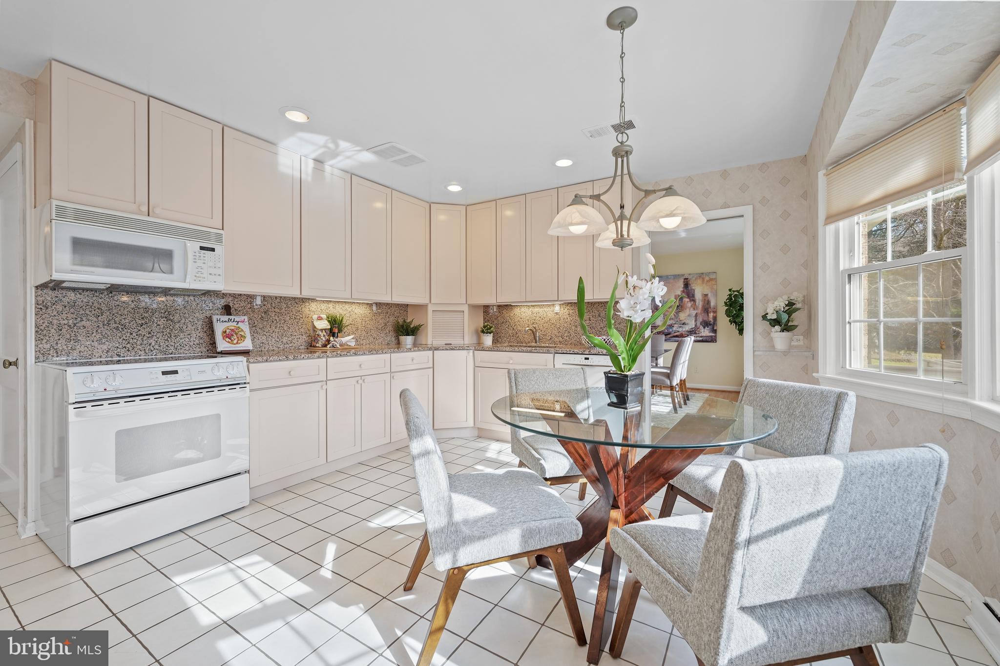 14400 Sandy Ridge Road Silver Spring, MD 20904 - Photo 13 of 62 Eat-In Kitchen