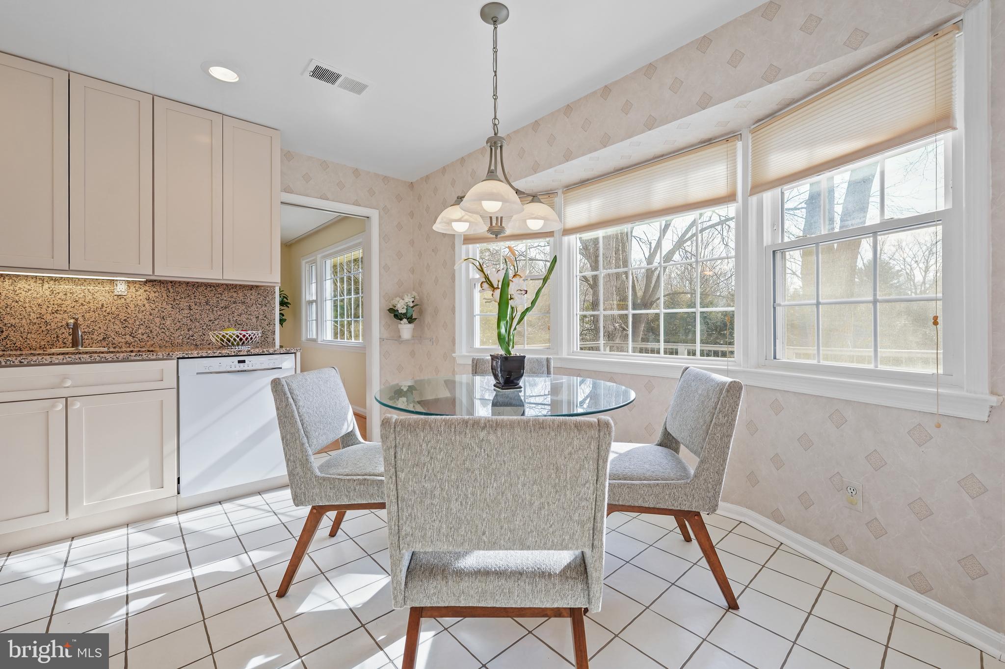 14400 Sandy Ridge Road Silver Spring, MD 20904 - Photo 17 of 62 Kitchen - Breakfast Area