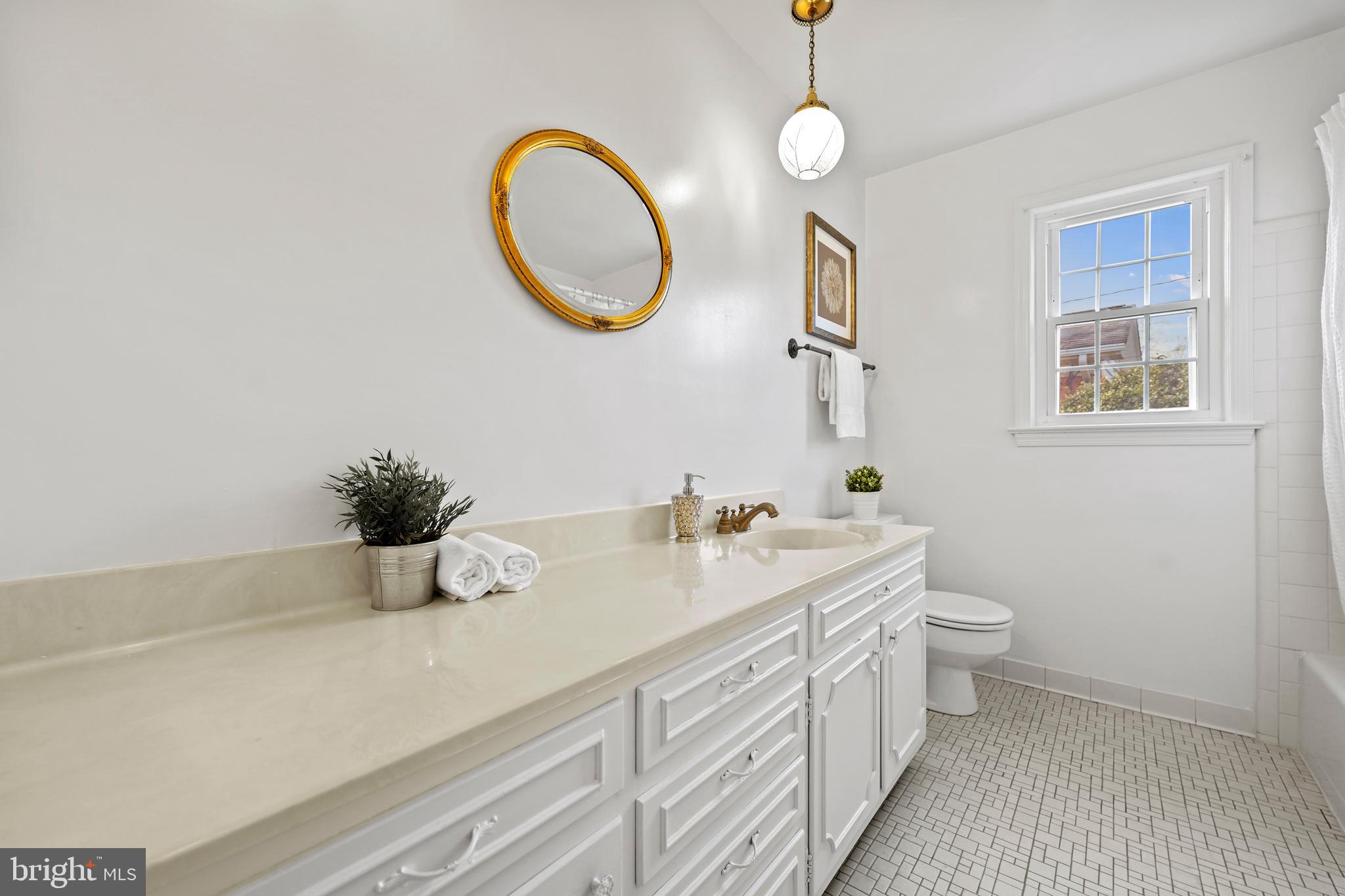 14400 Sandy Ridge Road Silver Spring, MD 20904 - Photo 25 of 62 Main Level Full Bath