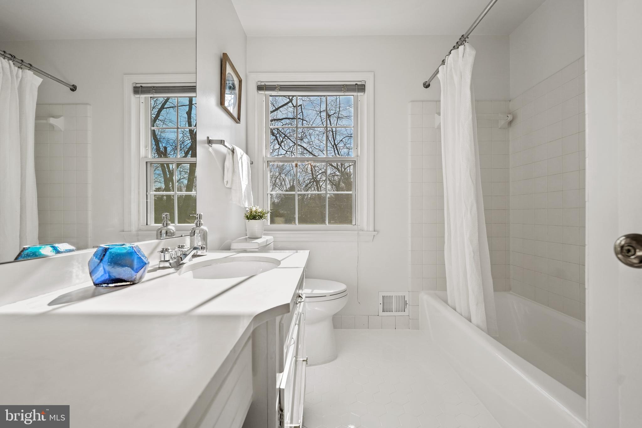 14400 Sandy Ridge Road Silver Spring, MD 20904 - Photo 35 of 62 Top Level Full Bath