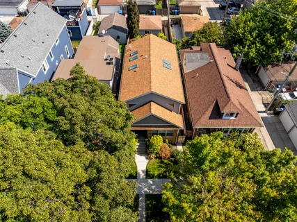 $895,000 | 3619 North Francisco Avenue, Chicago, IL 60618