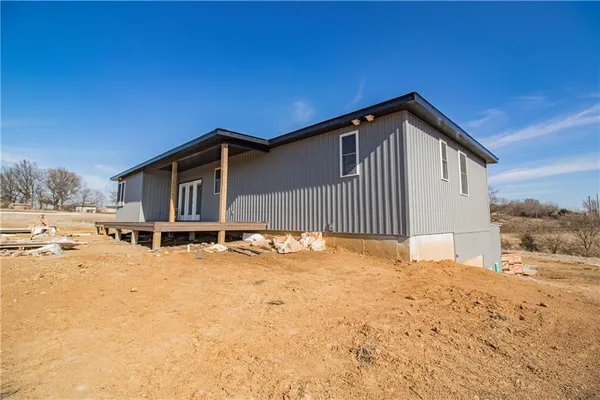 $556,000 | 284 Southwest Business 13 Highway, Warrensburg, MO 64093
