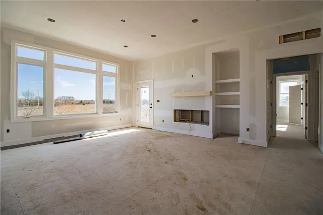 $556,000 | 284 Southwest Business 13 Highway, Warrensburg, MO 64093