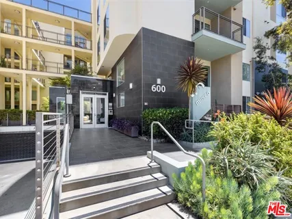 a view of a multi story building