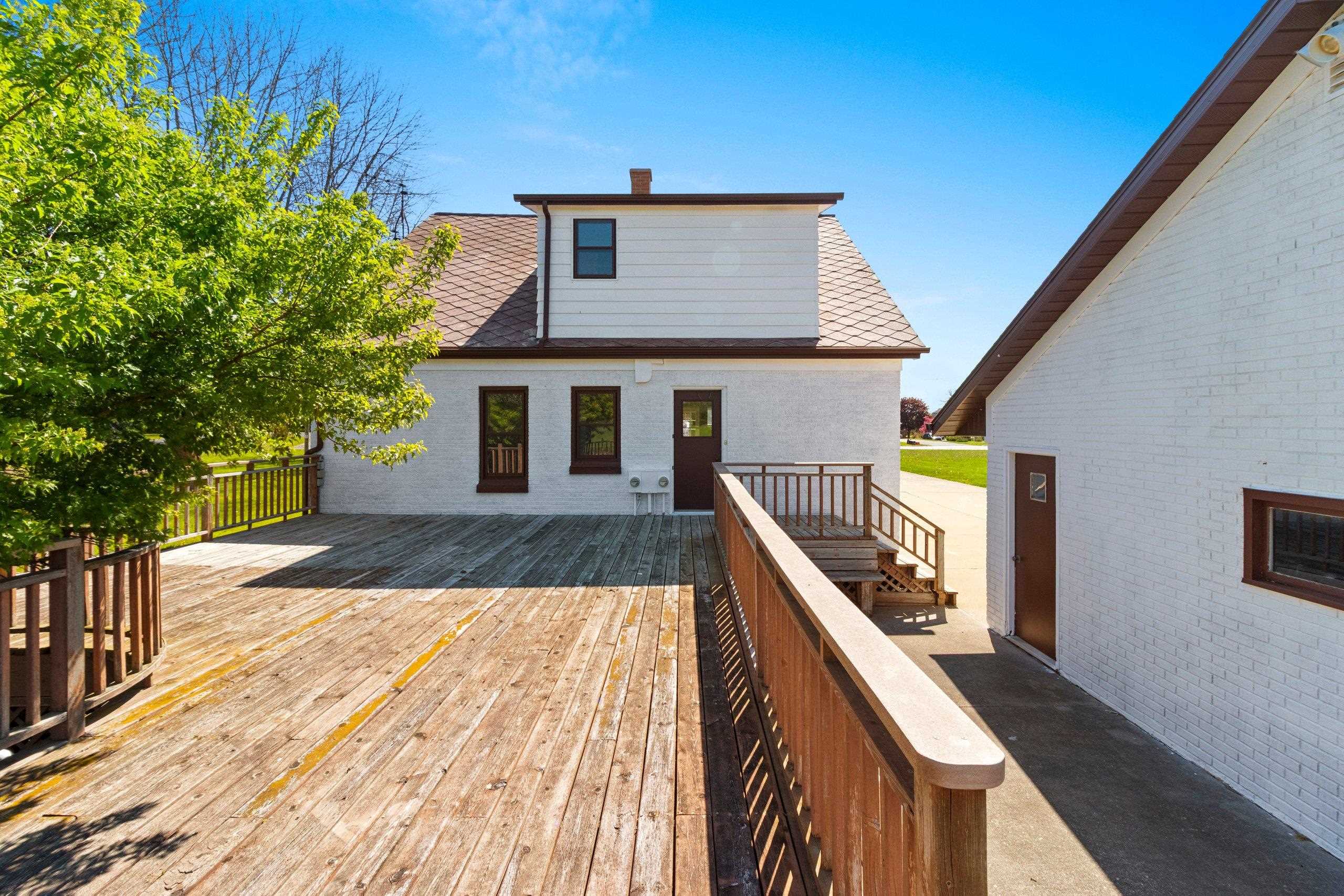 2110 North 8th Street Manitowoc, WI 54220 - Photo 5 of 54