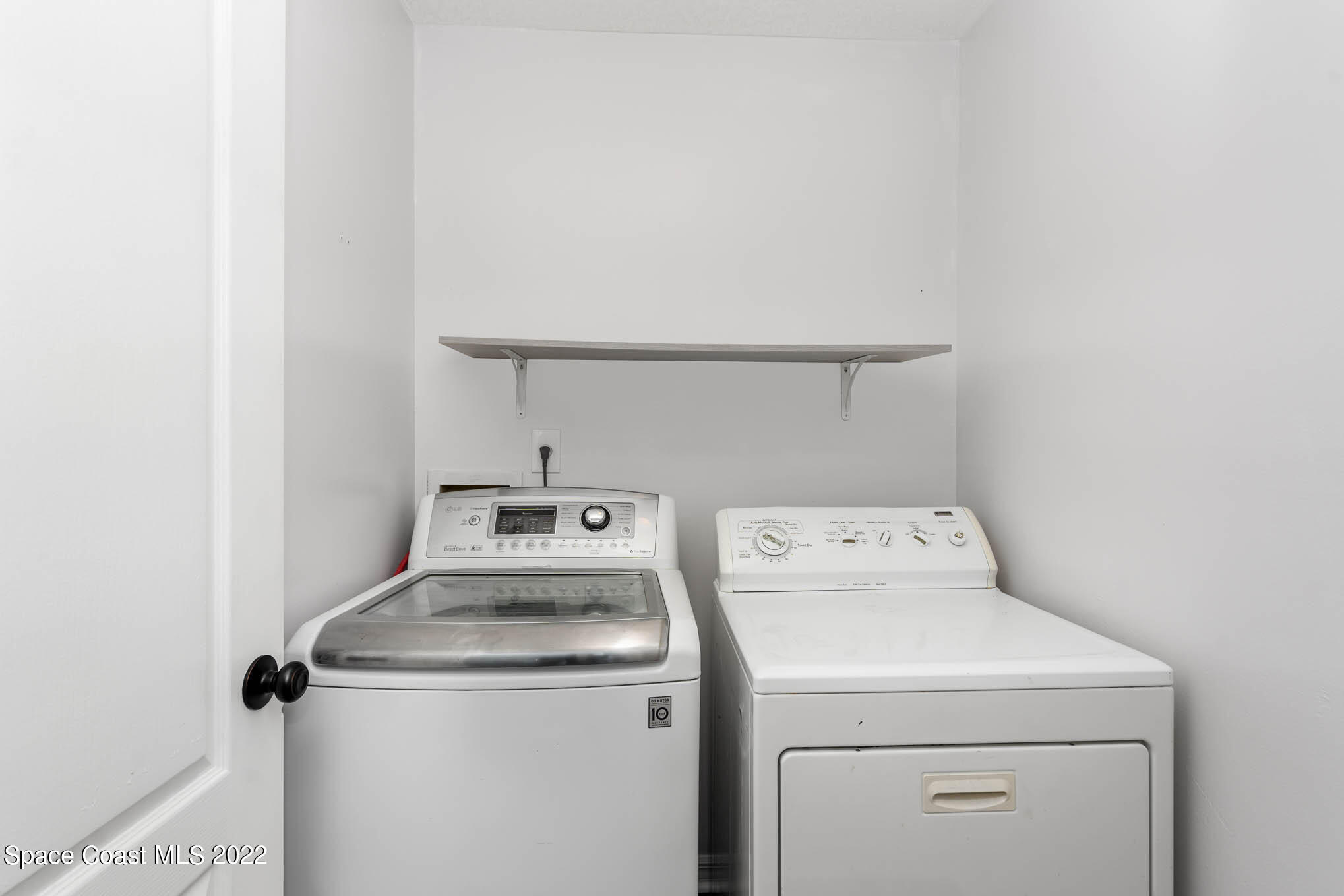 1572 Holbrook Road Northwest Palm Bay, FL 32907 - Photo 18 of 23 Laundry room