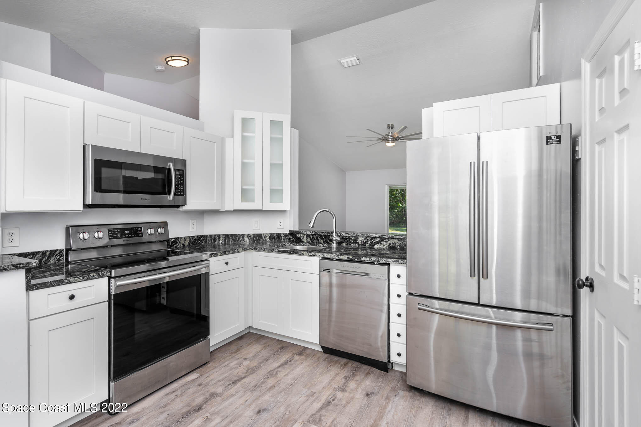1572 Holbrook Road Northwest Palm Bay, FL 32907 - Photo 4 of 23 Kitchen