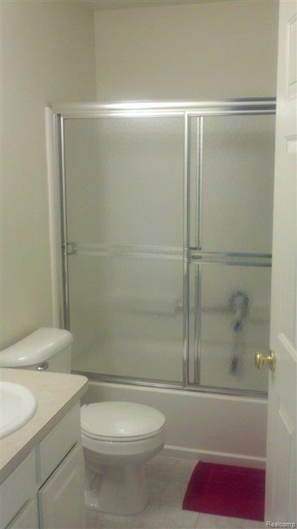 636 Cherry Orchard Road Canton, MI 48188 - Photo 14 of 20 MasterBath Tub_Upper.jpg
