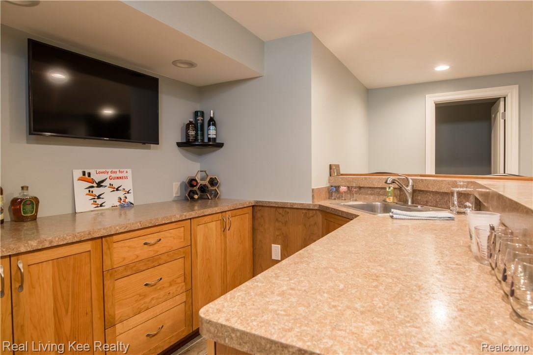 4120 Plum Lane Rochester, MI 48306 - Photo 44 of 49 4120PlumLane-42 bar.jpg
