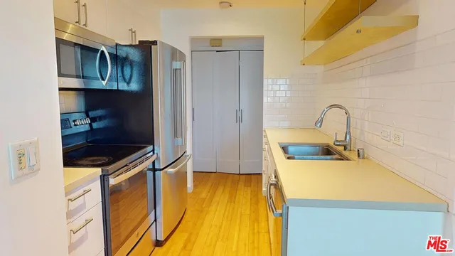 $2,495 | 525 North Sycamore Avenue, Unit 411, Los Angeles, CA 90036