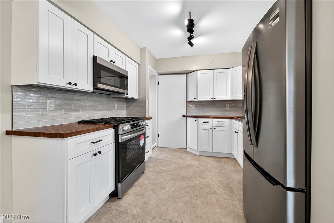 738 Sterling Road Wickliffe, OH 44092 - Photo 11 of 36 Gallery Image 11