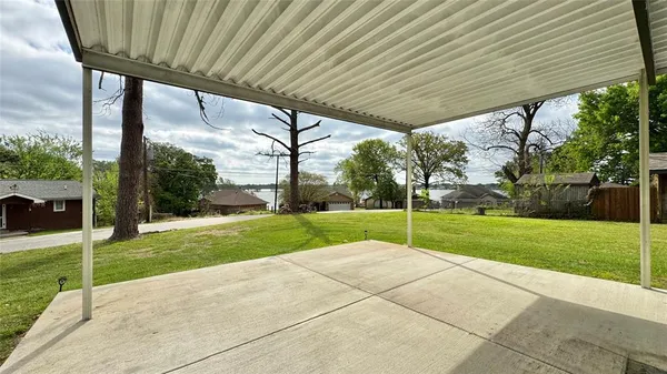 a view of a house with backyard and a backyard
