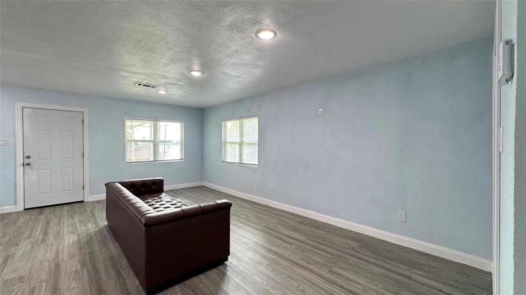 191 Harmon Road Gun Barrel City, TX 75156 - Photo 6 of 31 a living room with furniture and a wooden floor