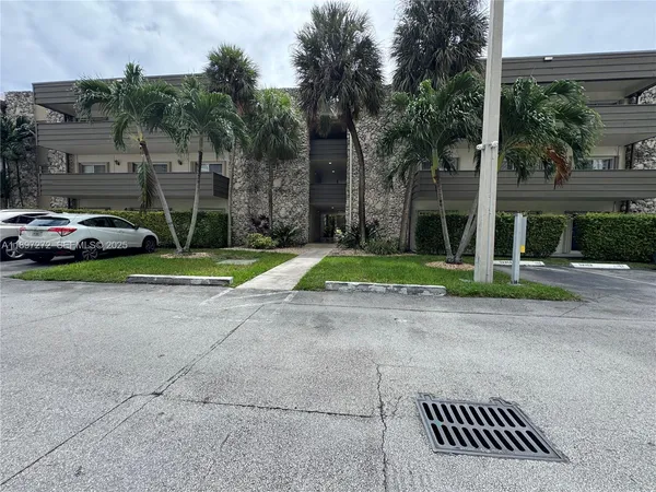 $2,250 | 8315 Southwest 72nd Avenue, Unit 101B, Miami, FL 33143