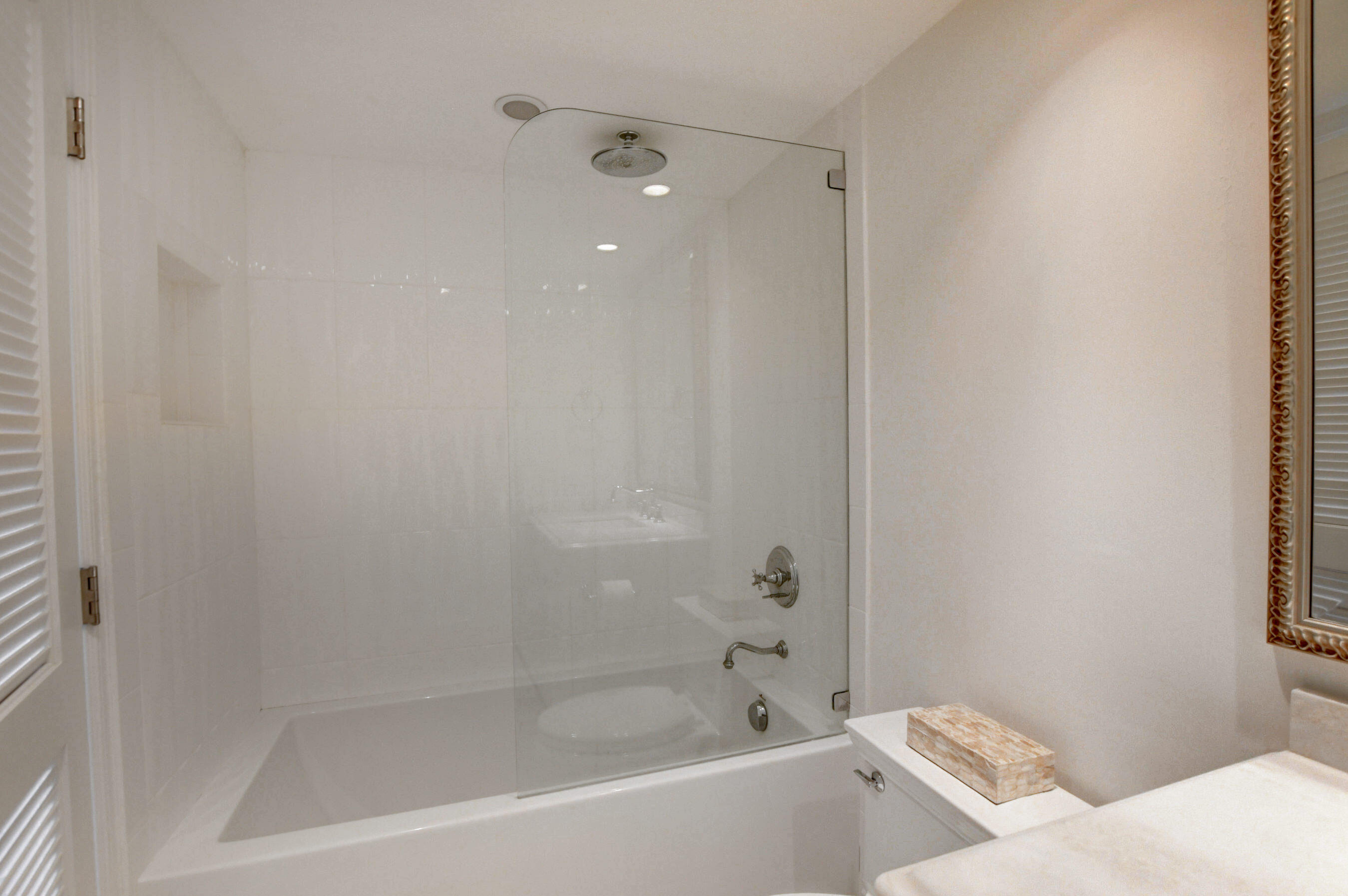 7738 Lakeside Boulevard, Unit 386 Boca Raton, FL 33434 - Photo 19 of 31 Master Bath