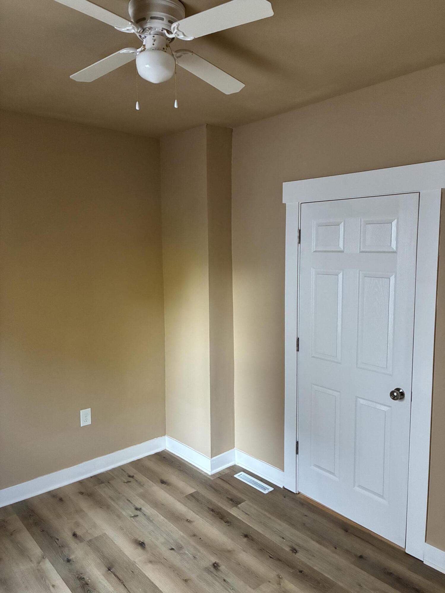 2415 Prospect Street Racine, WI 53404 - Photo 21 of 33 LOWER BED 2