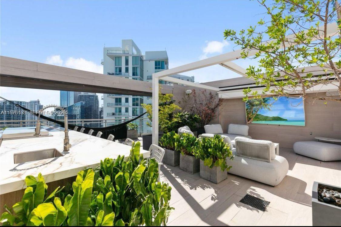 90 Southwest 3rd Street, Unit PH14 Miami, FL 33130 - Photo 18 of 21